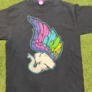 Black skull‎ graphic tee with rainbow feathers. Size: L #skater #emo